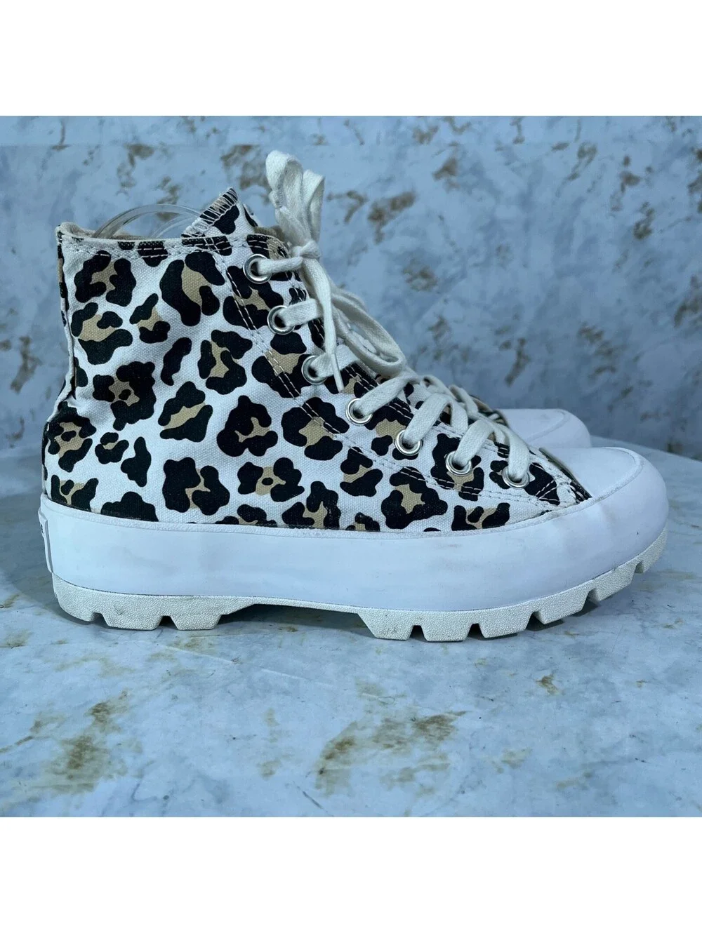 Converse Chuck Taylor Lugged Womens Size 7.5 Shoes White Beige Platform Sneakers